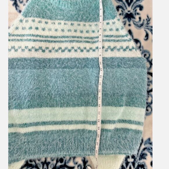 Women's Warm Knitted Sweater in Pastel Colors Handmade - Picture 8 of 11